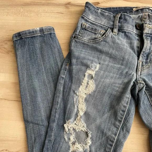 Guess Ripped Power Curve Mid Jeans - Picture 8 of 12